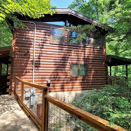 Mountain Joy -Private Treehouse Style Cabin That Sleeps 4-Free Tickets Gatlinburg Dış mekan fotoğraf