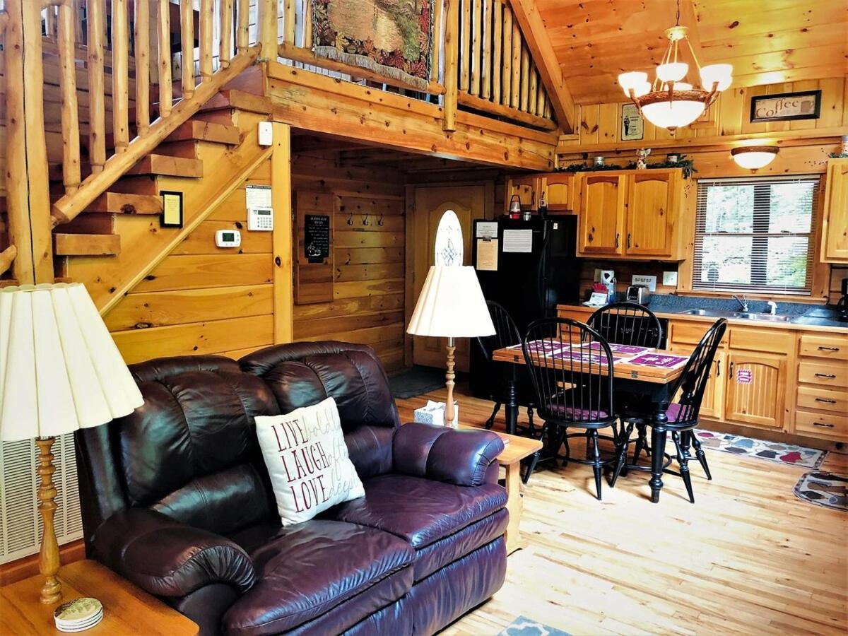 Mountain Joy -Private Treehouse Style Cabin That Sleeps 4-Free Tickets Gatlinburg Dış mekan fotoğraf
