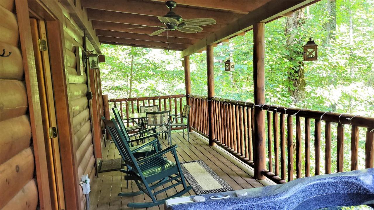 Mountain Joy -Private Treehouse Style Cabin That Sleeps 4-Free Tickets Gatlinburg Dış mekan fotoğraf